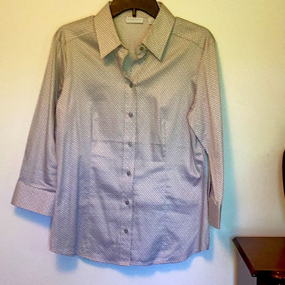 New York & Company chic blouse with Star Pattern - Gray and White.